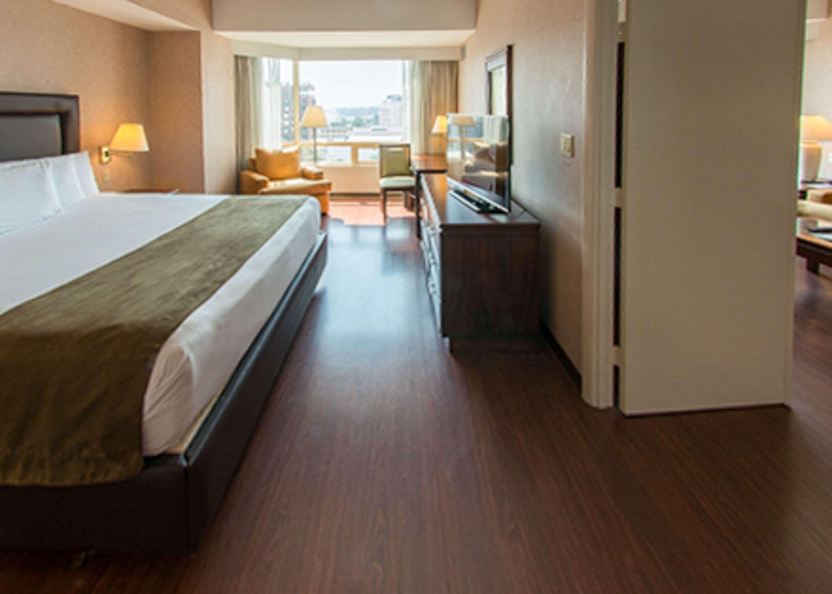 ホテル クラリオン スイーツ ガテマラ シティ グアテマラシティ エクステリア 写真 A room at the hotel