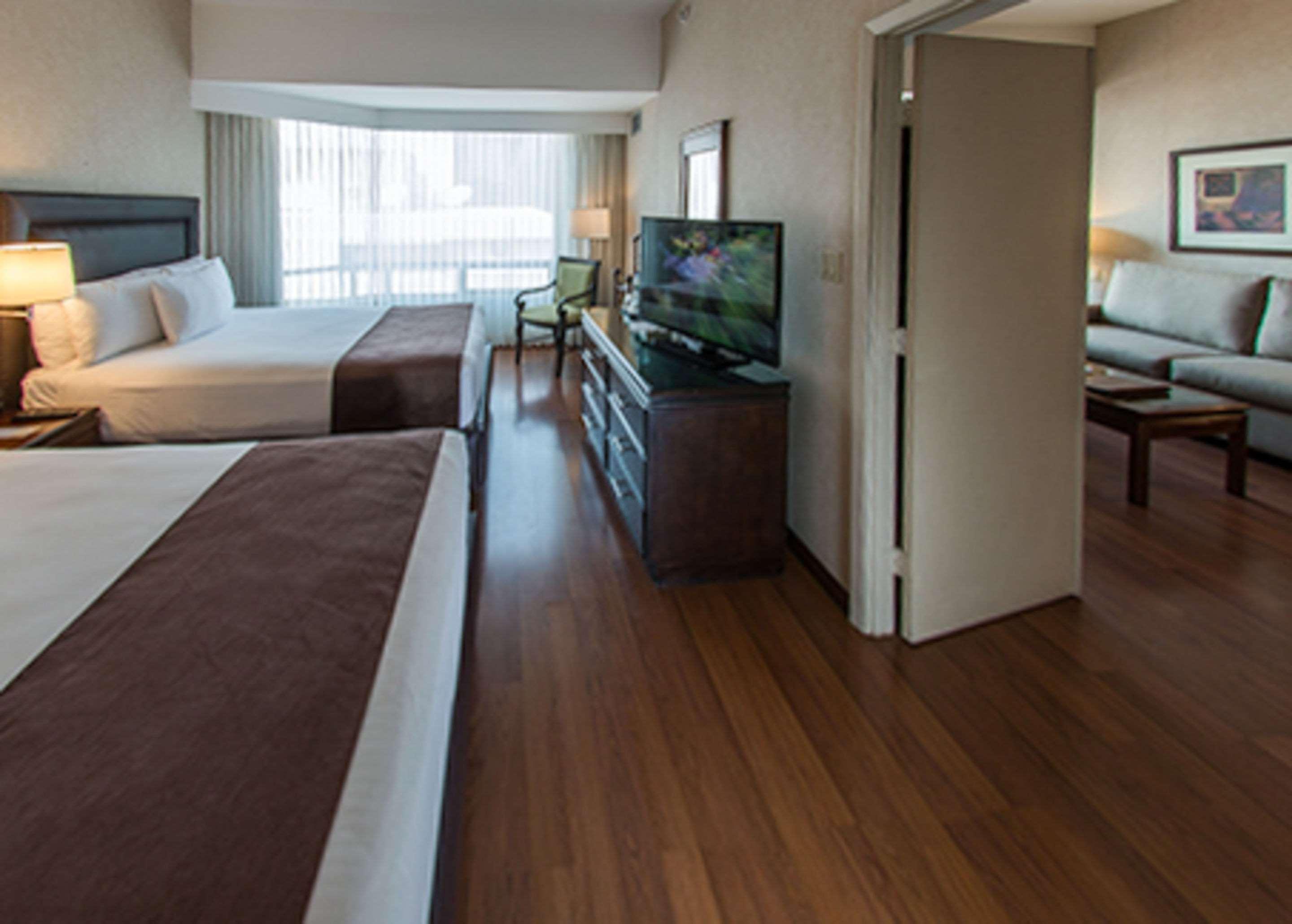 ホテル クラリオン スイーツ ガテマラ シティ グアテマラシティ エクステリア 写真 A typical hotel room