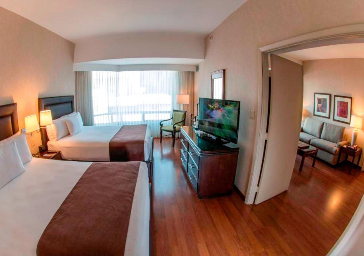 ホテル クラリオン スイーツ ガテマラ シティ グアテマラシティ エクステリア 写真 A typical hotel room