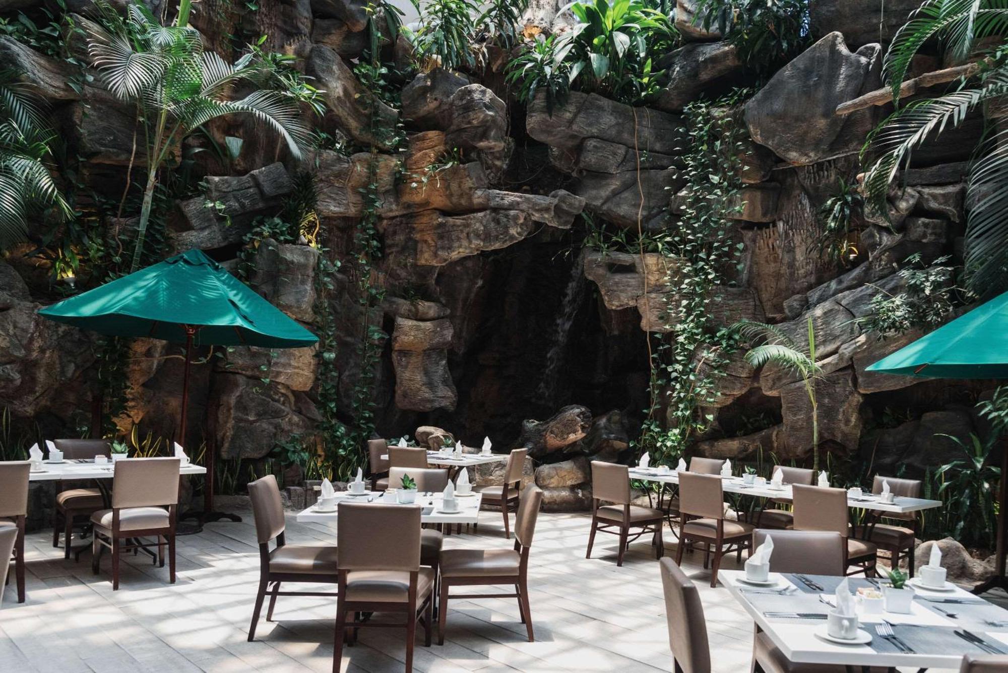 ホテル クラリオン スイーツ ガテマラ シティ グアテマラシティ エクステリア 写真 The Waterfall Cafe