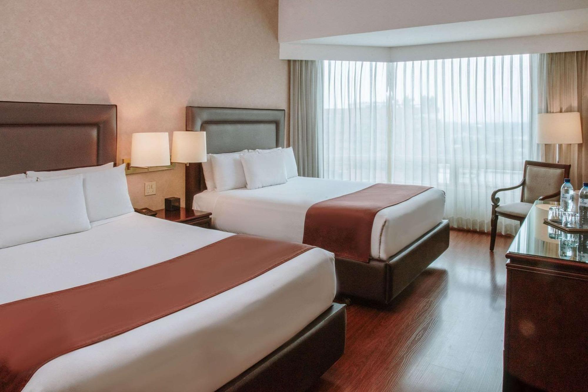 ホテル クラリオン スイーツ ガテマラ シティ グアテマラシティ エクステリア 写真 A room at the hotel