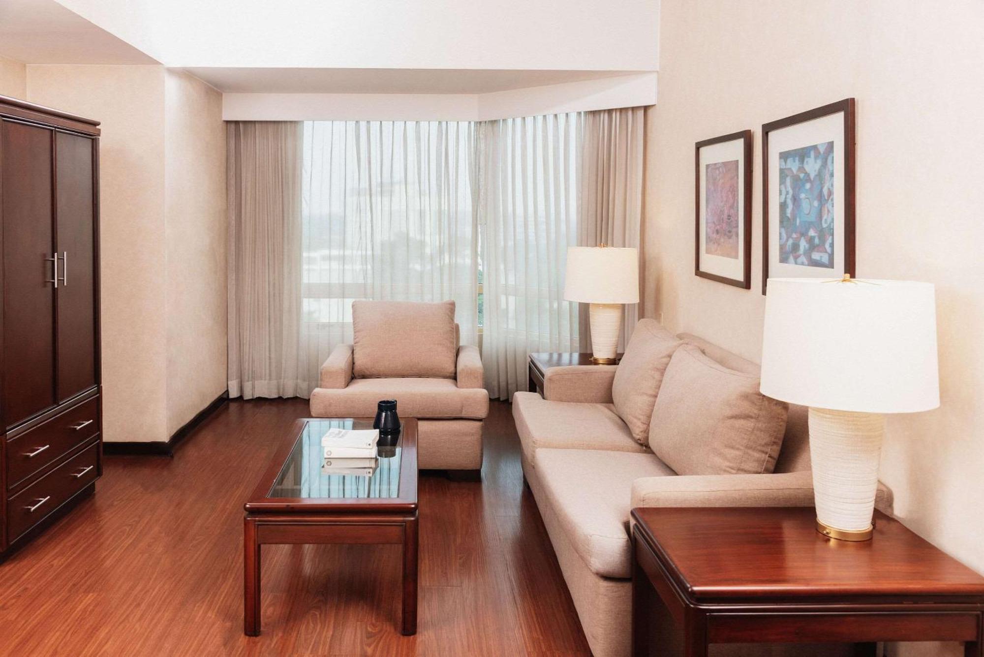ホテル クラリオン スイーツ ガテマラ シティ グアテマラシティ エクステリア 写真 Living room